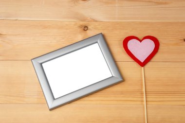 Sevgililer günü kalp ve boş fotoğraf çerçeveleri