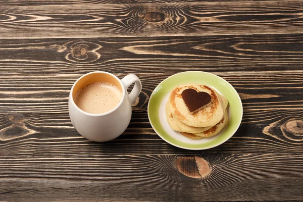 Stack of pancakes on wooden board — Stock Photo, Image