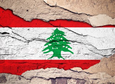 Lübnan bayrağı eski bir duvar arkasına boyanmış. 3B illüstrasyon 