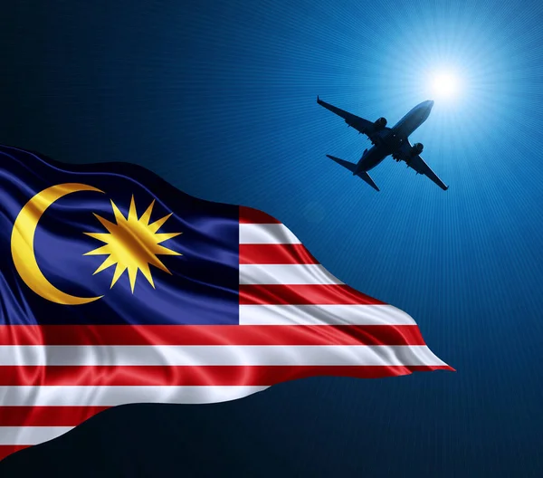 말레이시아의 깃발과 비행기가 밤하늘을 배경으로 있습니다 — 스톡 사진