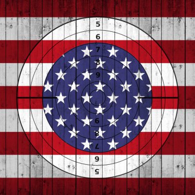 Tahta arka planda hedefli Amerikan bayrağı
