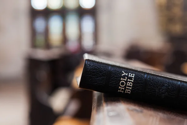 La Bibbia in chiesa — Foto Stock
