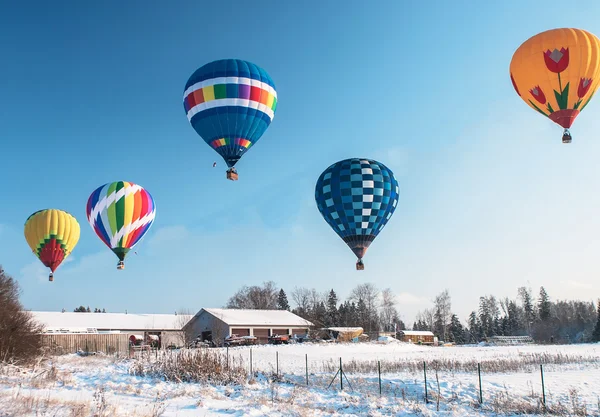 空に浮かぶ多色の風船 — ストック写真