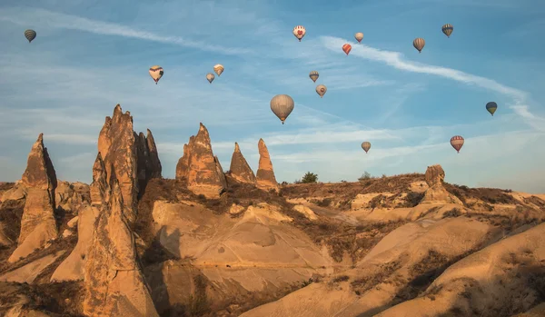 Balony na niebie nad Kapadocją — Zdjęcie stockowe