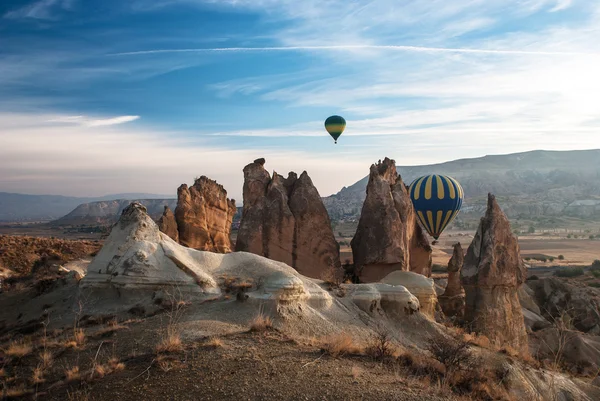 Balony w górach Kapadocji — Zdjęcie stockowe