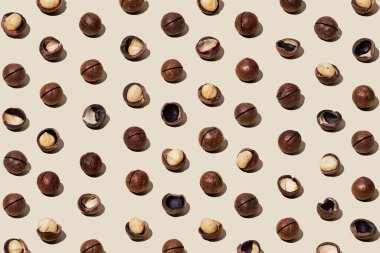 Sarı arka planda Macadam fındığı, pürüzsüz desen. 