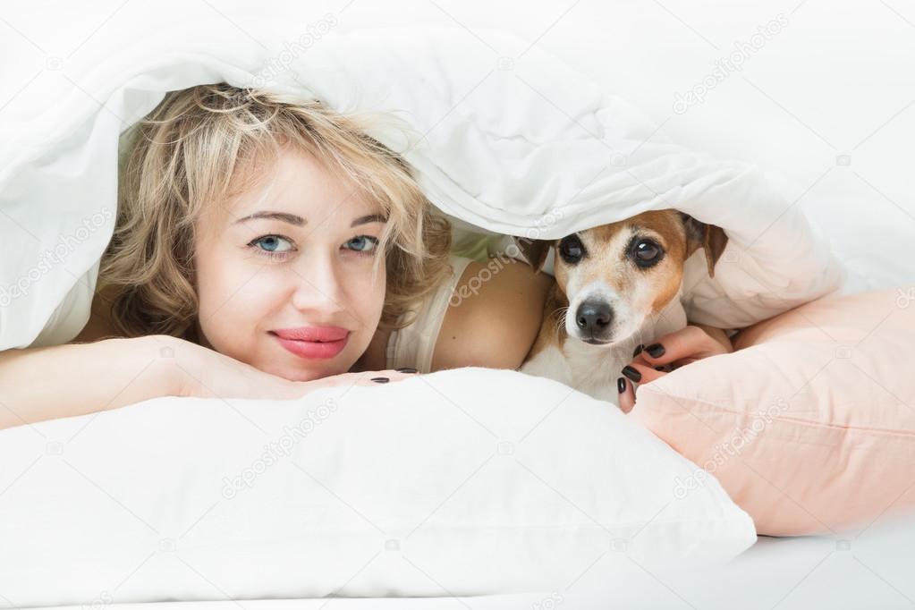 Sleep with a pet in the bed — Stock Photo © Flydragonfly 102483168
