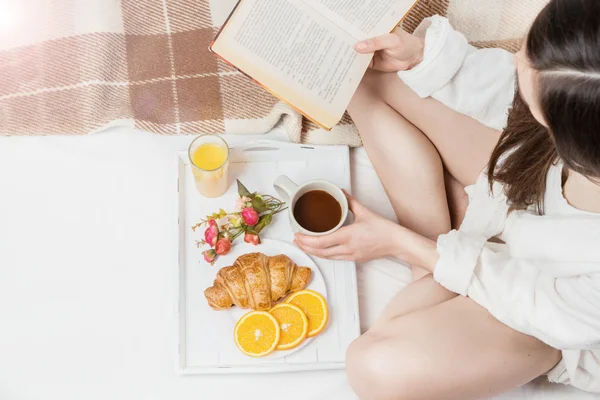 Calm morning time in bed — Stock Photo, Image