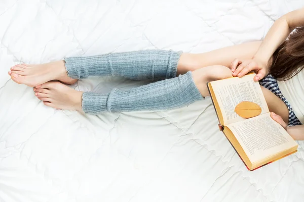 Leitura amante menina — Fotografia de Stock