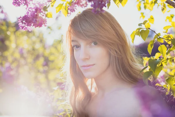 Adorable portrait of young red haired woman. — Stock Photo, Image