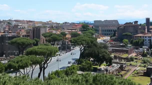 Рим Италия Высоты Улица Ведущая Колизей Популярная Туристическая Часть Города — стоковое видео