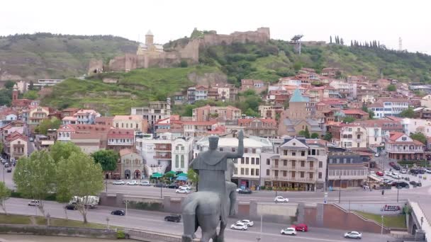 Luftaufnahmen Tiflis Georgien Altstadt Drohnenflüge Neben Der Metekhi Kathedrale Und — Stockvideo