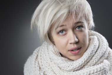 Portre çekici kız kış aksesuarları