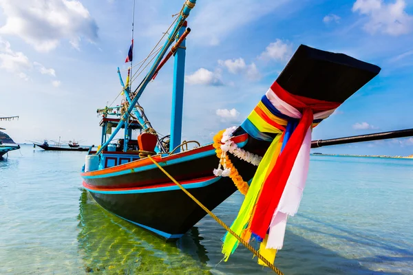 Thai traditional Fishing boat decorated with colorful ribbons — Stock Photo, Image