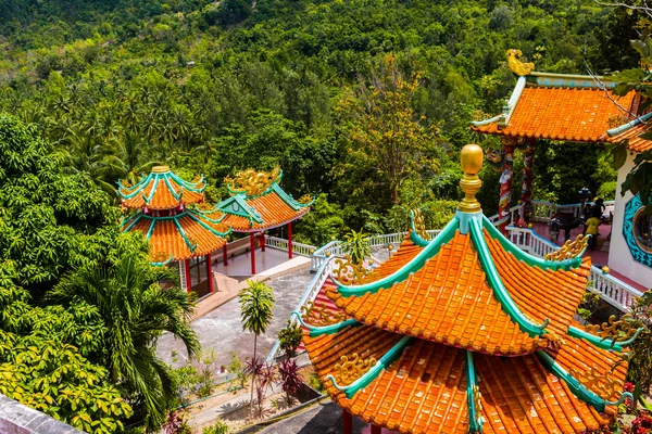 Čínský chrám mezi krásné nedotčené přírody — Stock fotografie