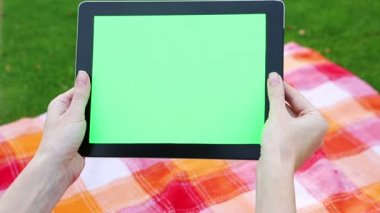 boş tablet Pc tutan kadın