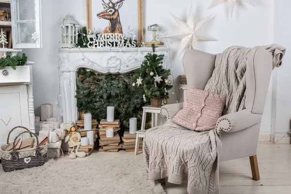 Noel tarzında dekore edilmiş iç odası.