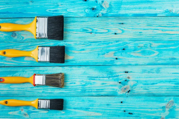 Conjunto de escovas para a coloração de uma parede interior — Fotografia de Stock