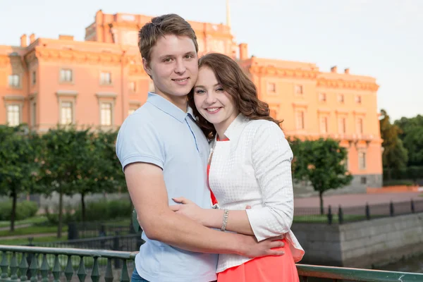 Young pretty couple smiling and hugging outdoor in the historical city center — Stock Photo, Image