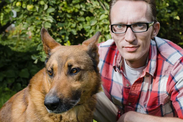 Close up portrait man and his dog — Stock Photo, Image