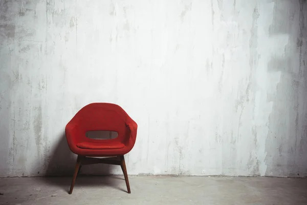 Red armchair near the wall — Stock Photo, Image