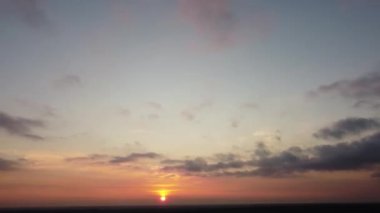Günbatımı ve bulutlu 360 gökyüzü manzarası