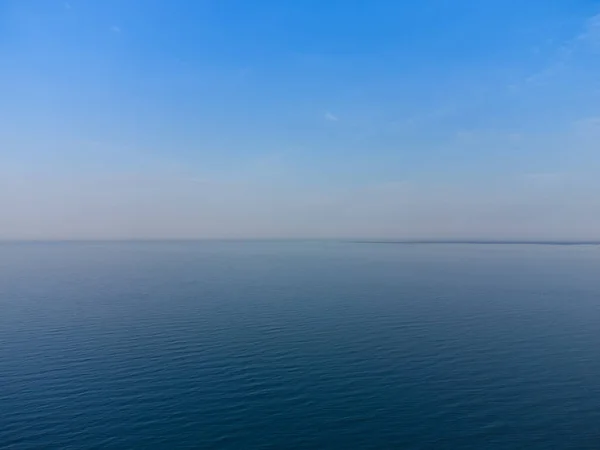 Orizzonte Blu Dove Cielo Blu Mare Blu Convergono — Foto Stock