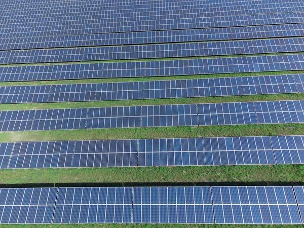 Solpaneler Ovanifrån Bakgrund Från Fältet Solpaneler Solenergi Miljövänlig — Stockfoto