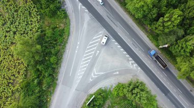 Yüksek riskli yolda çıkışın kesiştiği yerde. Yüksek hız trafiği için otoyol
