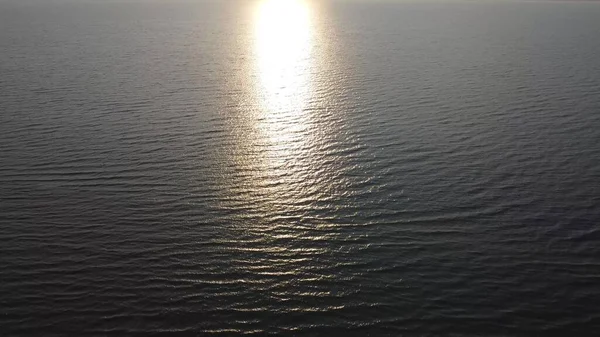 Olas Mar Resplandor Del Sol Mañana Agua Vista Aérea Deslumbramiento —  Fotos de Stock