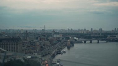 Kiev. Gün batımında setin güzel panoramik manzarası