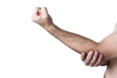 Yaklaşan adam beyaz arka planda dirseğinde bir ağrı hissediyor. Sağlık ve tıbbi konsept. Kol ağrısı çekiyor, kol kasları ağrıyor. Spor yaralanması, ağrı kesici, yaralanma.