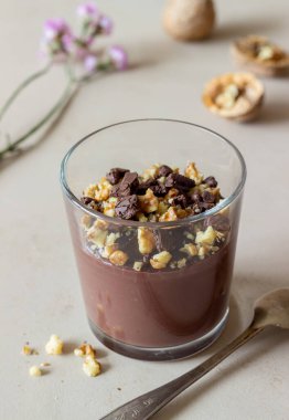 Çikolatalı fındıklı puding. Kahvaltıda. Vejetaryen yemeği. Tatlı.