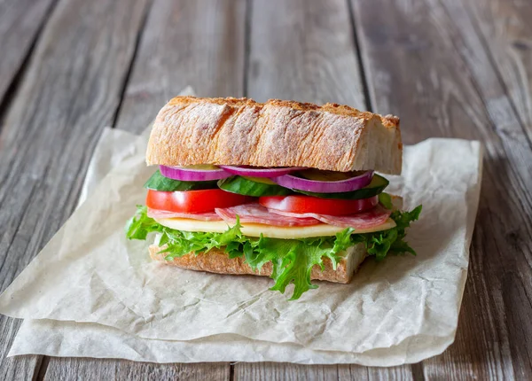 Sandwich Sausage Cheese Green Salad Tomatoes Cucumbers Onions Fast Food — Stock Photo, Image
