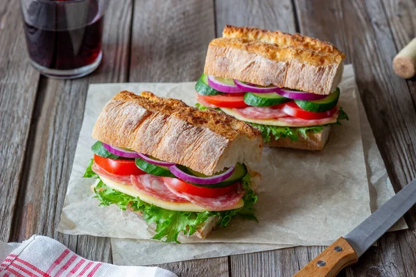 Sandwich Sausage Cheese Green Salad Tomatoes Cucumbers Onions Fast Food — Stock Photo, Image