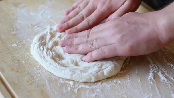 Proces gotowania włoskiej pizzy. Przygotowanie ciasta. Wideo 1. — Wideo stockowe