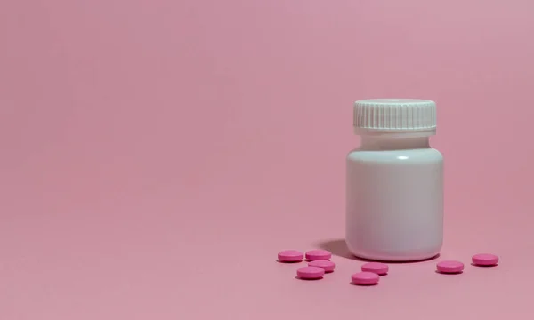 Белая Банка Таблетками Розовом Фоне Здоровье Медицина — стоковое фото