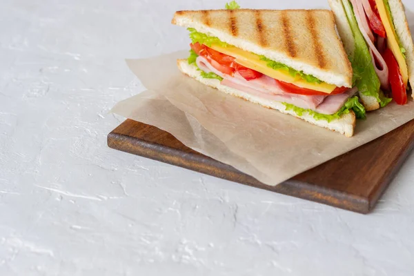 Sandwich Mit Schinken Salat Tomaten Und Käse Amerikanische Küche Fast — Stockfoto