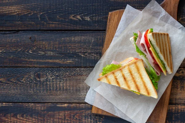 Sandwich Mit Schinken Salat Tomaten Und Käse Amerikanische Küche Fast — Stockfoto