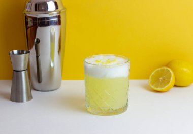 Klasik viski kokteyli kokteyli. Alkolik içki. Bar Restoranı