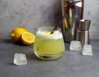 Klasik viski kokteyli kokteyli. Alkolik içki. Bar Restoranı