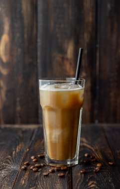 Kremalı buzlu kahve. Soğuk içecekler. Vejetaryen yemeği. Sağlıklı beslenme