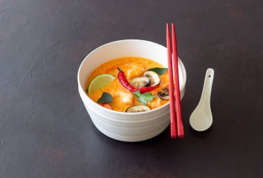 Tom lezzetli çorba. Tayland mutfağı. Sağlıklı beslenme. Tarifler Ulusal Mutfak