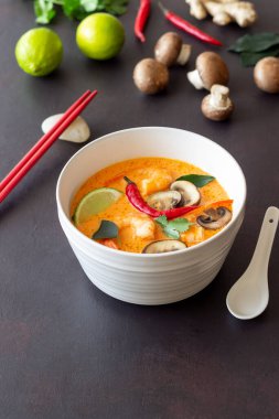 Tom lezzetli çorba. Tayland mutfağı. Sağlıklı beslenme. Tarifler Ulusal Mutfak