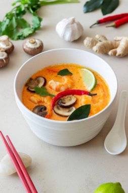 Tom lezzetli çorba. Tayland mutfağı. Sağlıklı beslenme. Tarifler Ulusal Mutfak