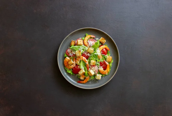 Karidesli Sezar salatası. Sağlıklı beslenme. Diyet Tarifleri