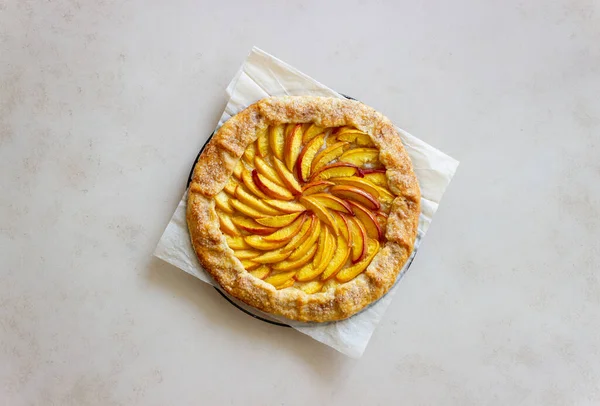 Galette Nebo Otevřený Koláč Broskvemi Pečení Vegetariánské Jídlo — Stock fotografie