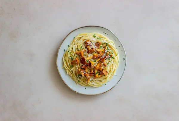 Espaguetis Pasta Con Champiñones Chanterelle — Foto de Stock
