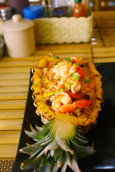 Ristorante thai cibo farcito ananas — Foto Stock