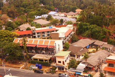 Asyalı küçük kasaba Tepesi manzaran evler çatı